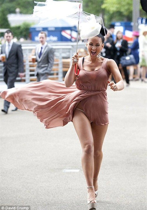 dien vay mong, vay ngan sao viet, sao han ta hoa khi gap "gio doc" - 14