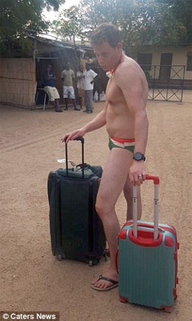 Cả sân bay Malawi xôn xao vì trang phục hớ hênh của người đàn ông này - Ảnh 5.