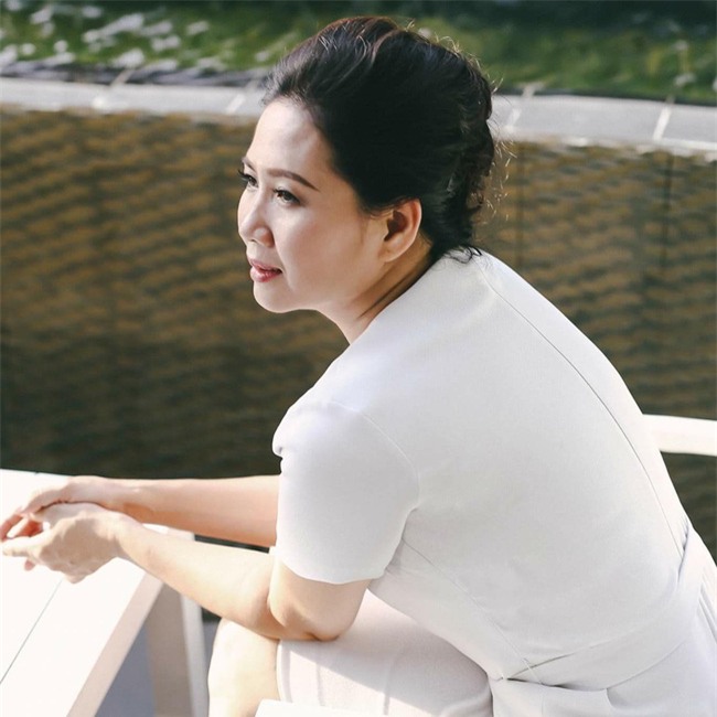 Nữ giám đốc làm mẹ đơn thân dạy con gái cách chọn chồng, đá xéo Ngọc Trinh yêu tỷ phú già - Ảnh 1.