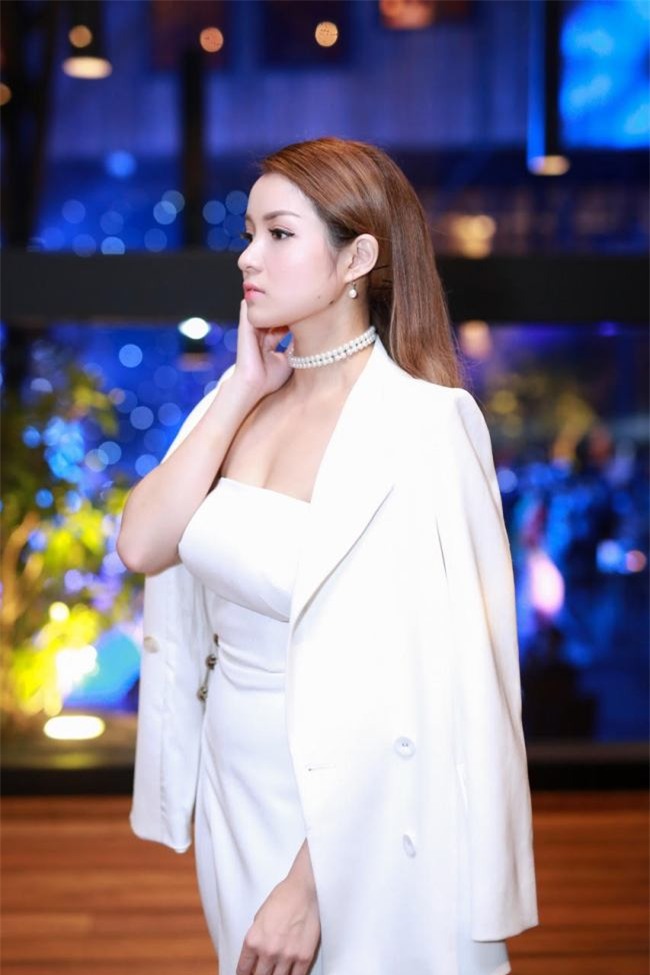 loat vay quay khoe vong mot dep ngat ngay cua my nu vbiz hinh anh 9