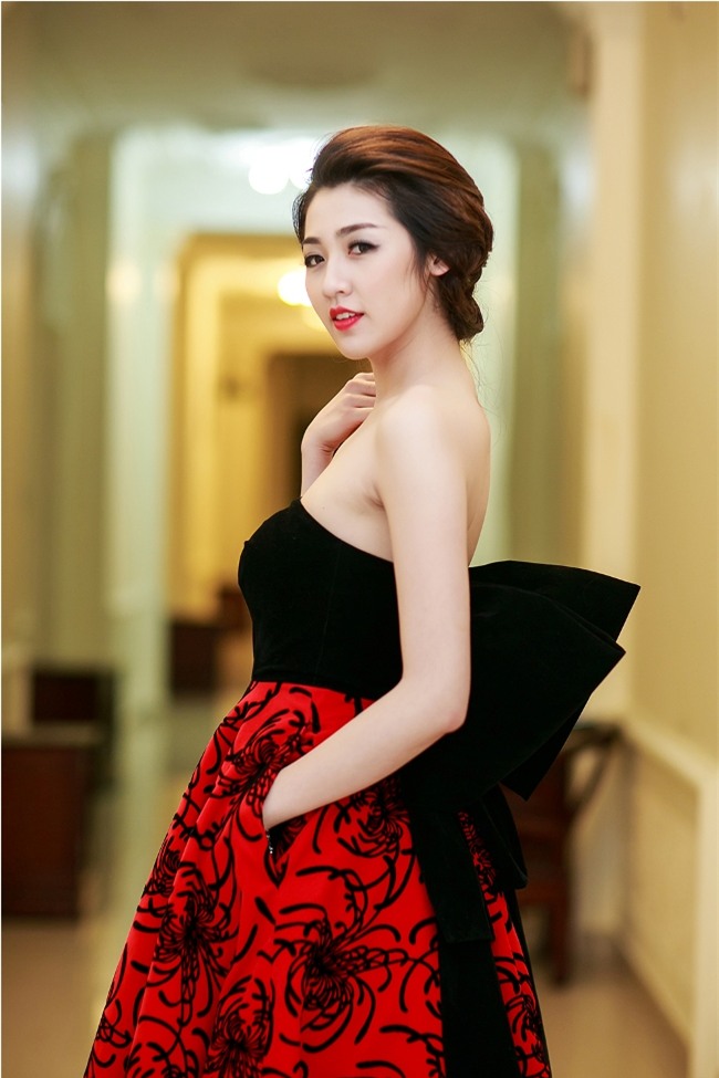 loat vay quay khoe vong mot dep ngat ngay cua my nu vbiz hinh anh 19