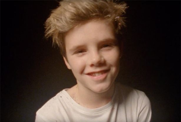 Harper đáng yêu xuất hiện trong video âm nhạc của anh trai - Ảnh 1.