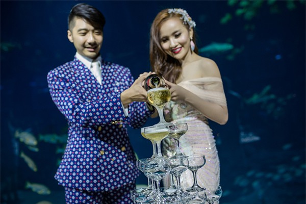 Cô dâu Việt chi gần 2 tỷ đồng bao trọn thủy cung lớn nhất thế giới làm đám cưới - Ảnh 10.