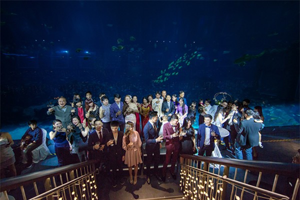 Cô dâu Việt chi gần 2 tỷ đồng bao trọn thủy cung lớn nhất thế giới làm đám cưới - Ảnh 12.