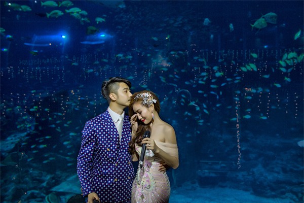 Cô dâu Việt chi gần 2 tỷ đồng bao trọn thủy cung lớn nhất thế giới làm đám cưới - Ảnh 9.