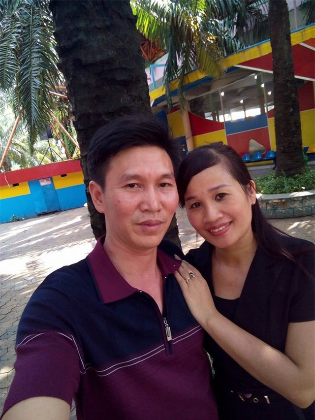 Anh Vũ Đình Hiếu, chồng của chị Lê Thị Dần là người đồng hành cùng tất cả các chương trình của vợ. Ảnh: NVCC.
