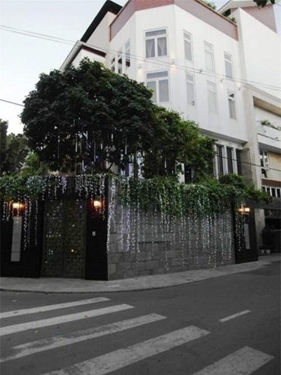 Nhìn những hình ảnh này, không ngờ Đàm Vĩnh Hưng phải trả nợ hàng tỷ cho mẹ