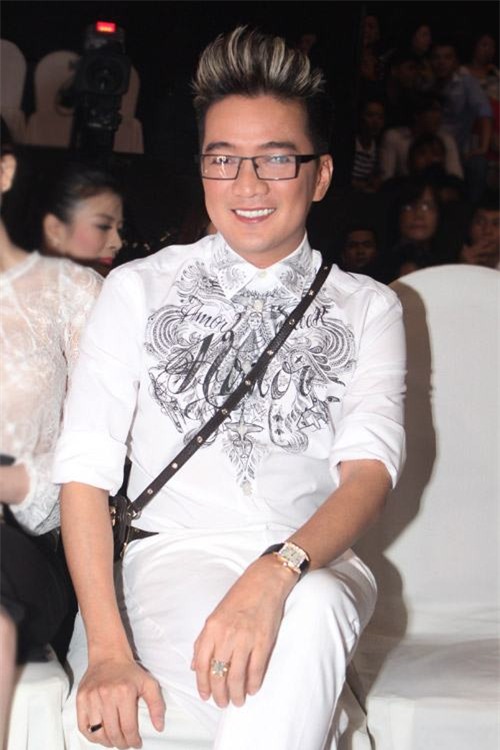 Nhìn những hình ảnh này, không ngờ Đàm Vĩnh Hưng phải trả nợ hàng tỷ cho mẹ