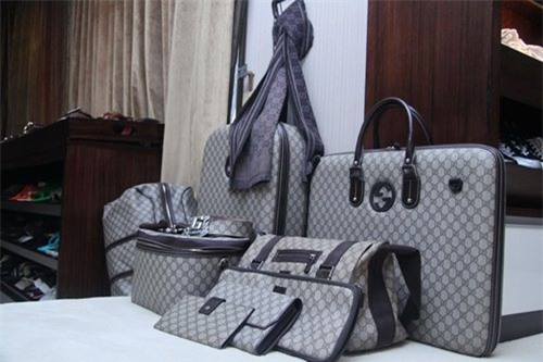 Nhìn những hình ảnh này, không ngờ Đàm Vĩnh Hưng phải trả nợ hàng tỷ cho mẹ