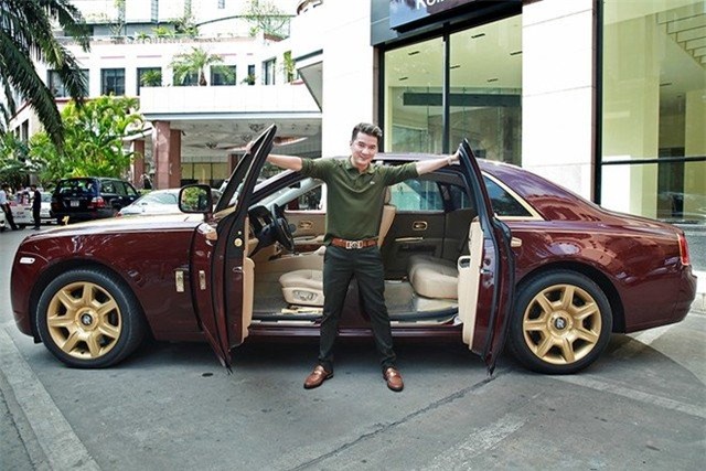 Nhìn những hình ảnh này, không ngờ Đàm Vĩnh Hưng phải trả nợ hàng tỷ cho mẹ