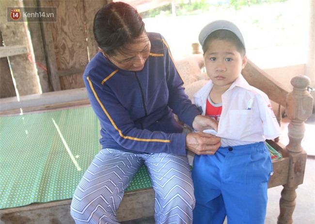 Đôi chân kỳ diệu của cậu bé mồ côi không tay ở Quảng Trị - Ảnh 5.