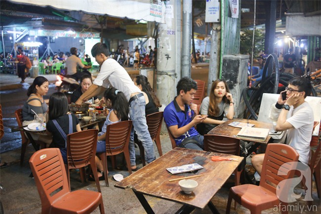 Dừa hỏa diệm sơn - món ăn vừa xuất hiện đã hứa hẹn gây bão ở Sài Gòn - Ảnh 10.