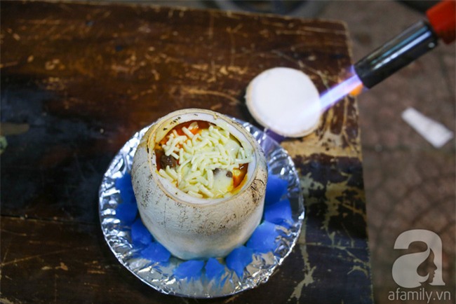 Dừa hỏa diệm sơn - món ăn vừa xuất hiện đã hứa hẹn gây bão ở Sài Gòn - Ảnh 5.