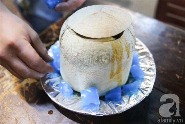 Dừa hỏa diệm sơn - món ăn vừa xuất hiện đã hứa hẹn gây bão ở Sài Gòn - Ảnh 6.