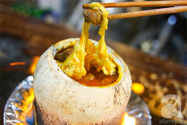 Dừa hỏa diệm sơn - món ăn vừa xuất hiện đã hứa hẹn gây bão ở Sài Gòn - Ảnh 9.