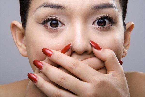 Vô tình biết được bí mật giấu kín trong bức thư cơ quan cũ gửi cho bố chồng - Ảnh 2.