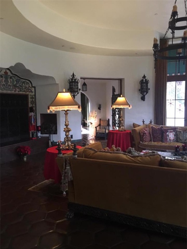 Ngọc Trinh đổi đời chỉ sau một đêm công khai bạn trai tỷ phú - Ảnh 12.