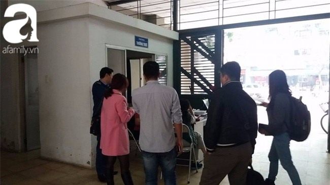 Hà Nội: Mẹ nhốt con gái 11 tuổi trong nhà nhiều năm nay không cho đi học - Ảnh 4.