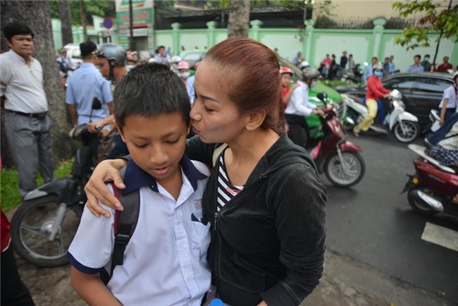 Người Pháp dạy con tôn trọng, người Việt dạy con vâng lời