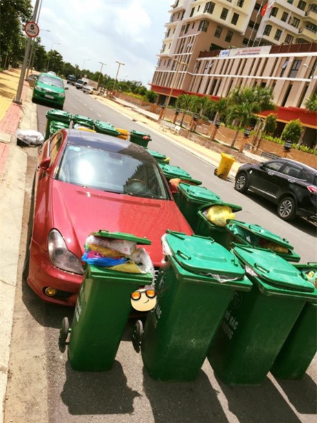 Đỗ xe thiếu ý thức, chủ xe tiền tỷ nhận bài học bốc mùi từ ông lão - Ảnh 4.