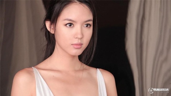 chan dai cu cua ty phu 72 tuoi hoang kieu vuot xa "nu hoang noi y" hinh anh 24