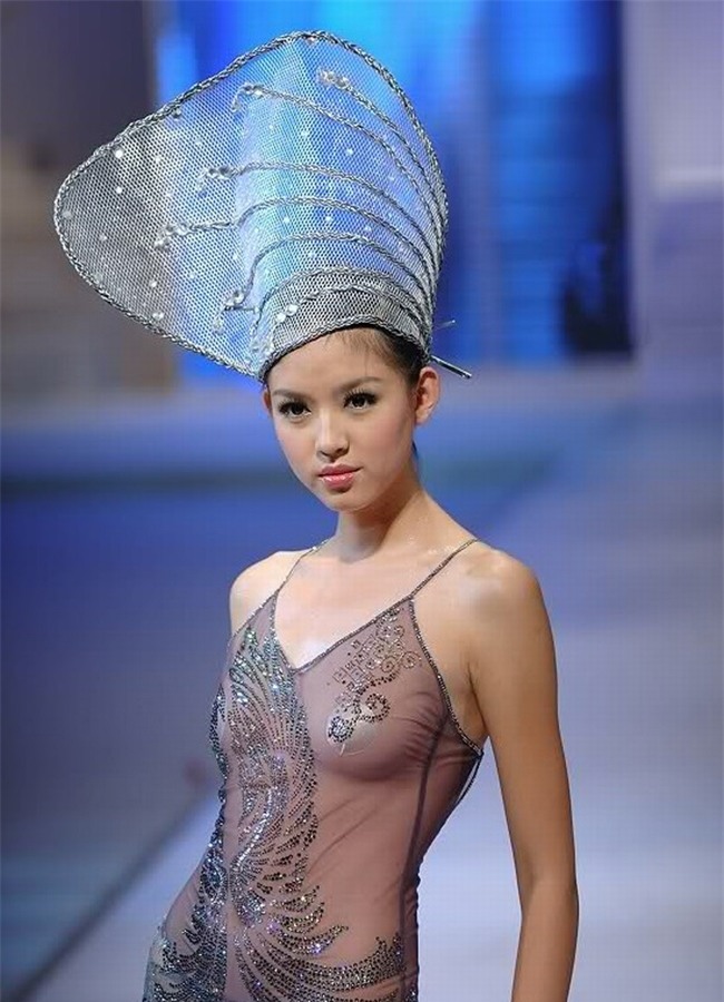 chan dai cu cua ty phu 72 tuoi hoang kieu vuot xa "nu hoang noi y" hinh anh 4