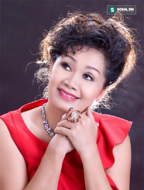 Xuân Hương: Thanh Bạch lấy hình cha tôi trên bàn thờ dằn mạnh xuống ghế hỏi tội - Ảnh 1.