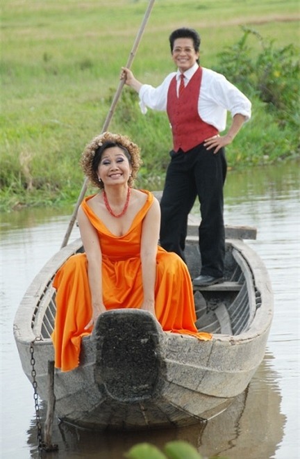 Xuân Hương: Thanh Bạch lấy hình cha tôi trên bàn thờ dằn mạnh xuống ghế hỏi tội - Ảnh 3.