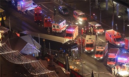 Khu chợ Giáng sinh bị tấn công khủng bố ở Berlin. Ảnh: Bild.