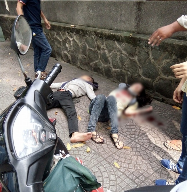 Nam thanh niên dùng dao đâm bạn gái rồi tự sát ở trung tâm Sài Gòn - Ảnh 1.