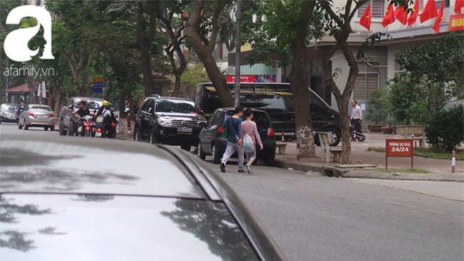 Hà Nội: Trầm cảm, mẹ cạo đầu, nhốt con gái 11 tuổi trong nhà không cho đi học vì sợ mất con - Ảnh 3.