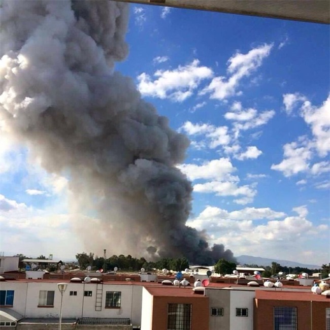 No lon o cho phao hoa Mexico, 27 nguoi chet hinh anh 2
