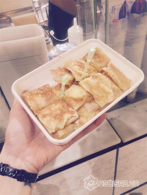 Thủy Tiên - Công Vinh tình cảm dạo phố, ăn vặt cùng nhau 0