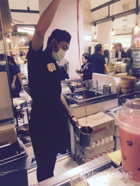 Thủy Tiên - Công Vinh tình cảm dạo phố, ăn vặt cùng nhau 1