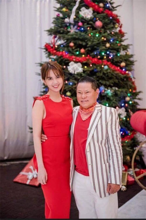 Sau đó không lâu rò rỉ thông tin và hình ảnh Ngọc Trinh hẹn hò với tỉ phú 72 tuổi Hoàng Kiều.