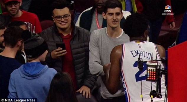 Dan sao Chelsea bay khap the gioi trong 3 ngay nghi hinh anh 1