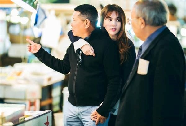 Không cần tiết hạnh khả phong, tôi ước có người tình già như Ngọc Trinh - Ảnh 1.