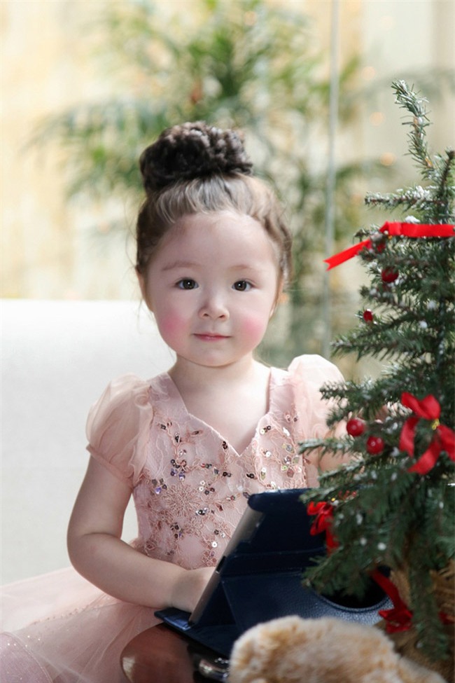 con gai elly tran ma do nhu ca chua, xinh nhu cong chua gay "sot" hinh anh 1