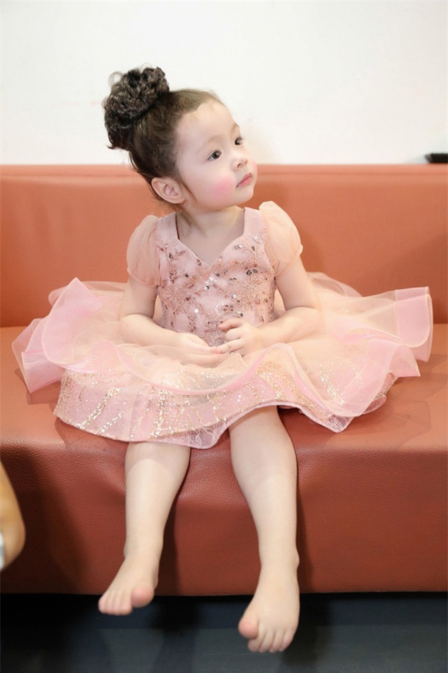 con gai elly tran ma do nhu ca chua, xinh nhu cong chua gay "sot" hinh anh 5