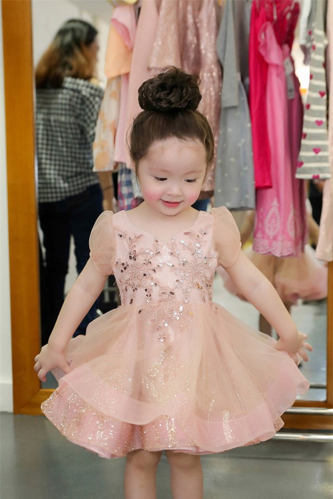 con gai elly tran ma do nhu ca chua, xinh nhu cong chua gay "sot" hinh anh 6