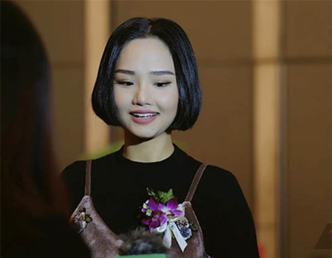 Sau Diep Lam Anh, Miu Le xuat hien voi guong mat sung phu, nghi an dung 'dao keo'