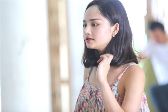 Sau Diep Lam Anh, Miu Le xuat hien voi guong mat sung phu, nghi an dung 'dao keo'