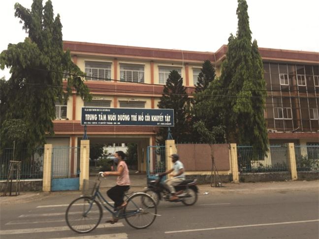 Trung tam Nuoi duong tre mo coi khuyet tat tinh Dong Nai: Pho giam doc cung thu kho tuon sua ra ngoai giua dem