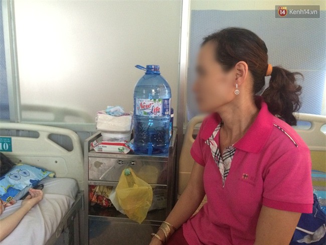 Mẹ nữ sinh bị đâm ở Sài Gòn: Kẻ đâm con gái từng nhiều lần hăm dọa vì tôi không cho 2 đứa gặp nhau - Ảnh 2.