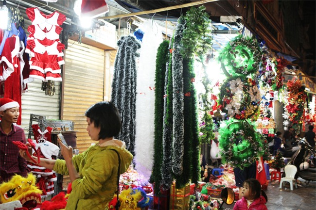 ngam nhung cay thong noel “khong lo” tai ha noi hinh anh 13