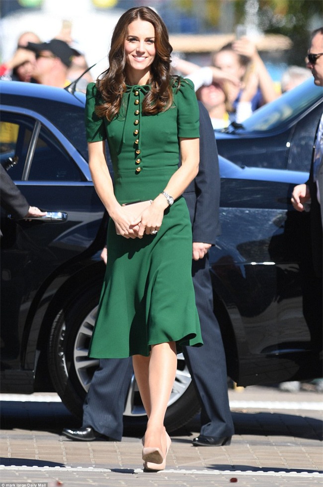 5 tỷ đồng là số tiền công nương Kate đã chi cho cả tủ áo quần của năm 2016, gấp gần 5 lần năm ngoái! - Ảnh 14.