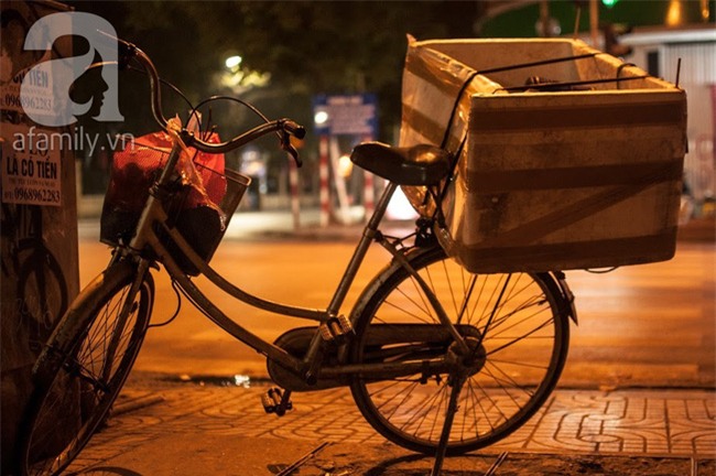 Gặp ông bố trẻ địu con ngoẹo đầu nhặt rác mưu sinh trên đường phố Hà Nội gây xôn xao những ngày qua - Ảnh 9.