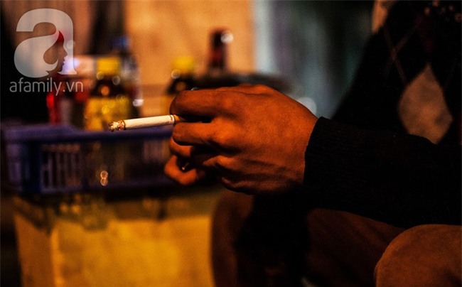 Gặp ông bố trẻ địu con ngoẹo đầu nhặt rác mưu sinh trên đường phố Hà Nội gây xôn xao những ngày qua - Ảnh 11.