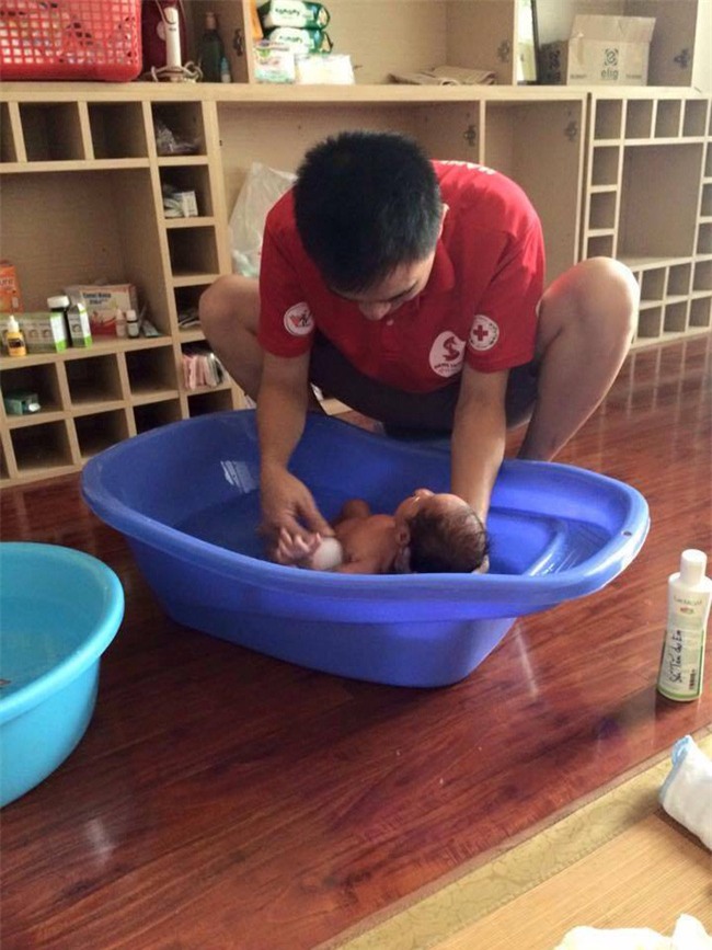 Bất chấp gia đình ngăn cản, lấy chồng già hơn 16 tuổi, vợ trẻ nhận được kết quả bất ngờ - Ảnh 4.