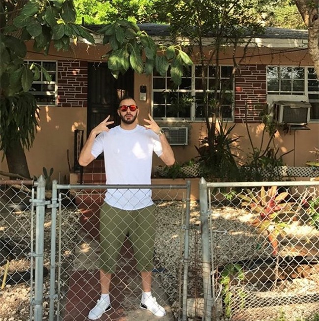 Ronaldo va con trai dap phi co rieng di nghi Giang sinh hinh anh 4